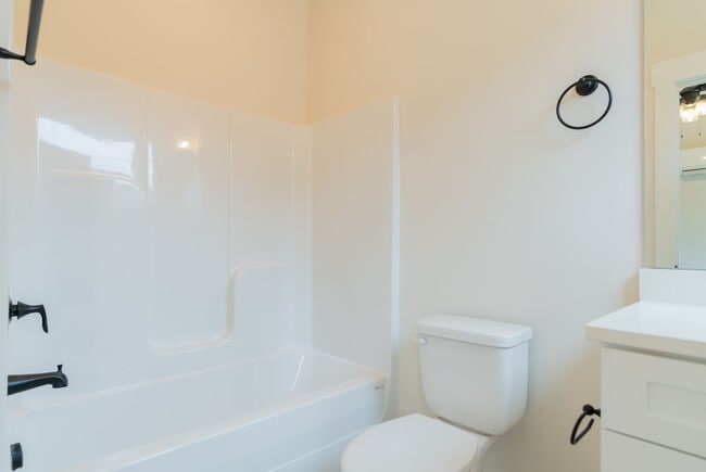 Building Photo - Brand New 2 Bedroom in North Shore