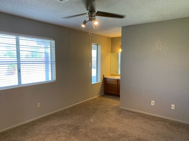 Building Photo - 4 BEDROOM POOL HOME!