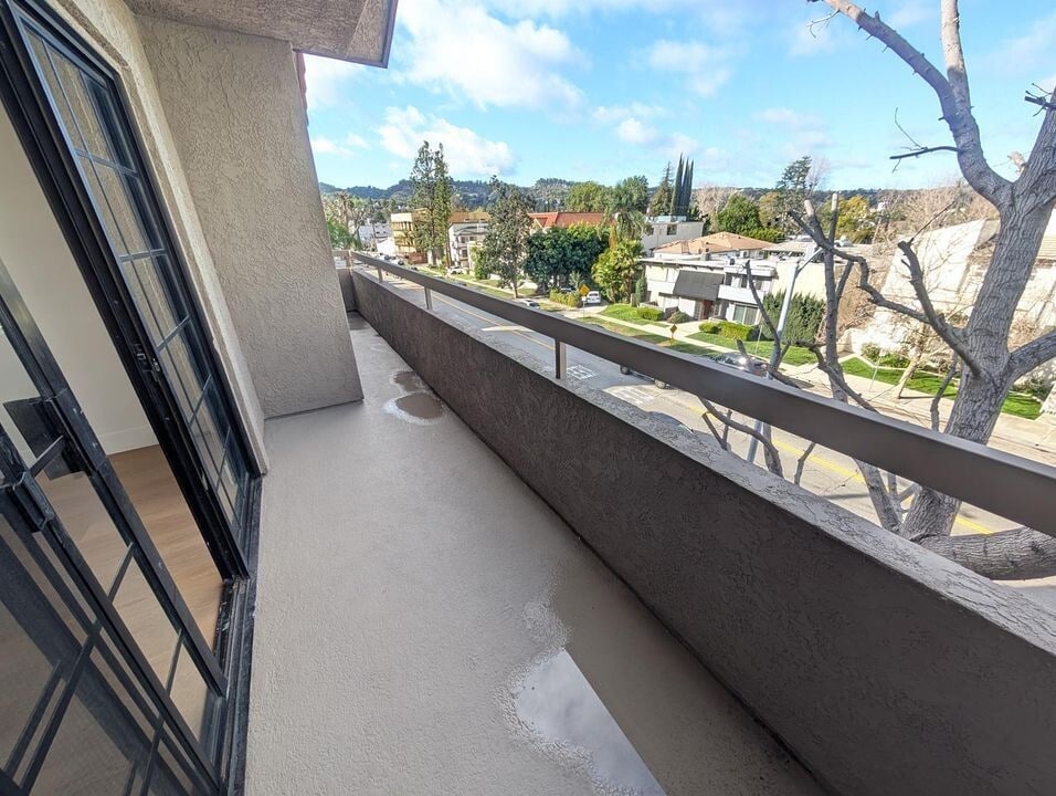 Building Photo - 4454 Coldwater Canyon Ave