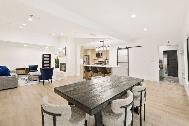 Building Photo - 3327 Freshmeadows Dr