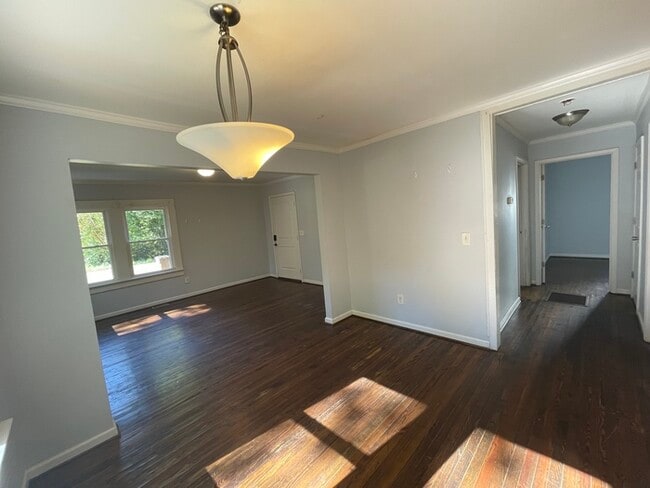 Building Photo - 2 Bedroom 1 Bathroom House Available Now! ...