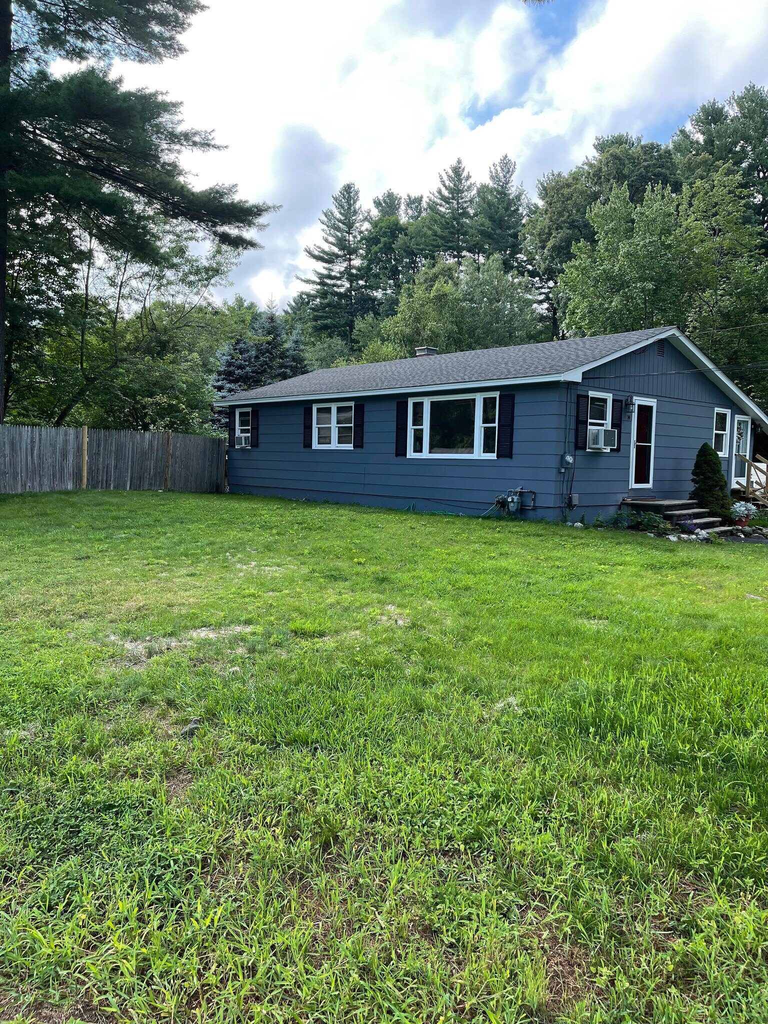 Building Photo - 14 Jo Ellen Dr