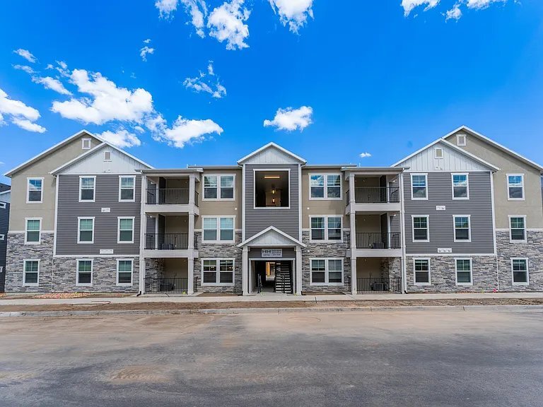 Building Photo - 13714 S Hanley Ln