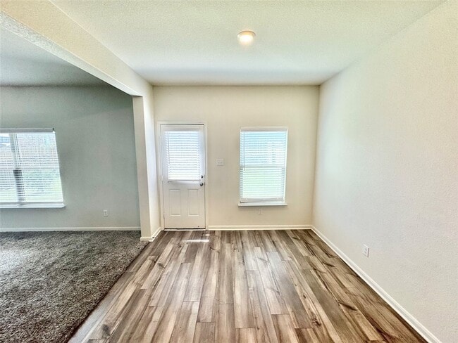 Building Photo - 752 Saratoga Dr