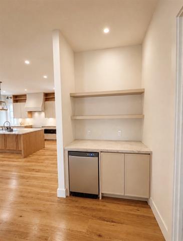 Building Photo - 5115 Vanderbilt Ave