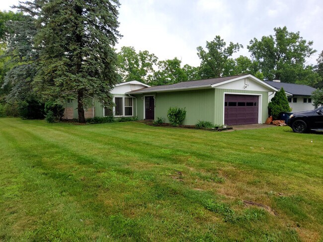Building Photo - 2828 Packard St