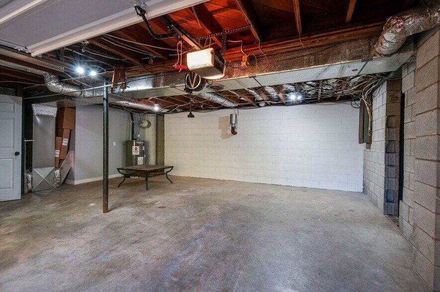 Garage - 930 Havenhill Dr