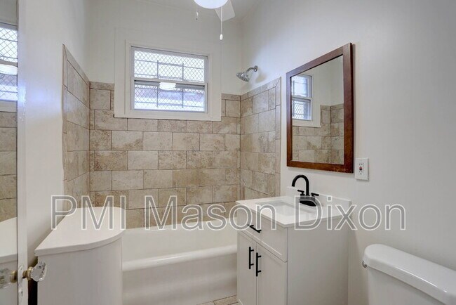 Building Photo - 2417 Eutaw Pl