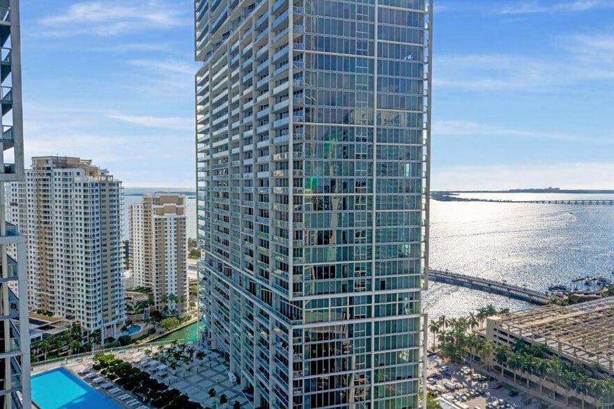 Building Photo - 495 Brickell Ave