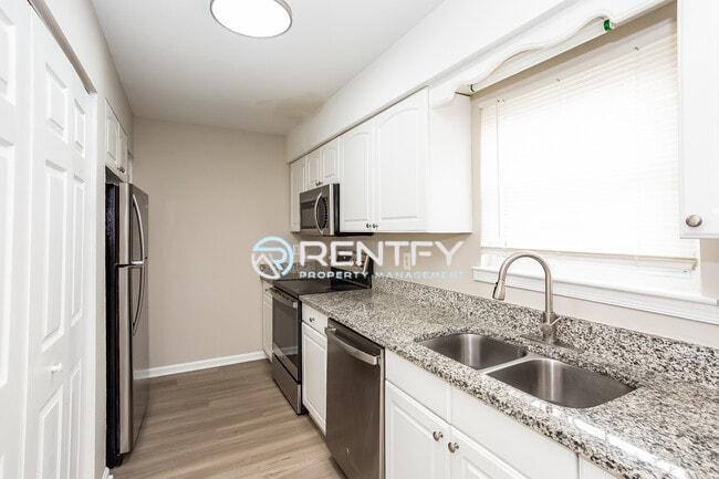 Building Photo - 11045 Hunter Trail Ln