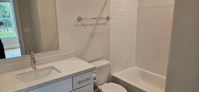 Building Photo - 712 Cage St