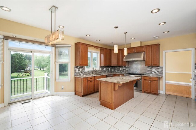 Building Photo - 15 Meadowlark Dr