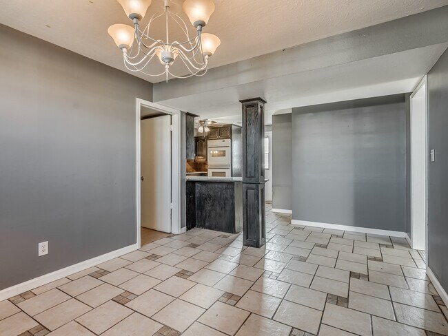 Building Photo - 2520 SW 68th St