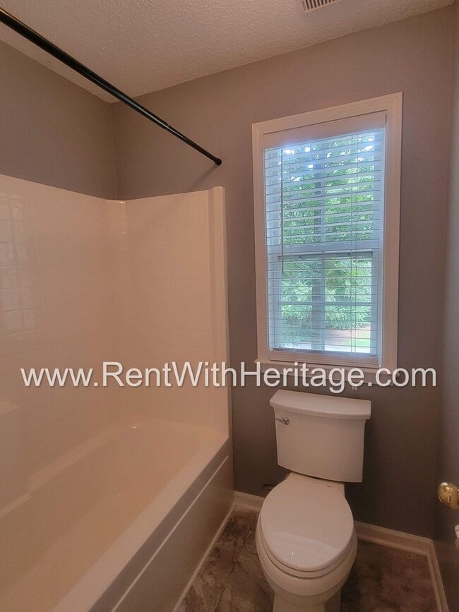 Building Photo - GORGEOUS HOME IN POPULAR HIGHLANDS AT CREEKSIDE GOLF / SWIM / TENNIS COMMUNITY