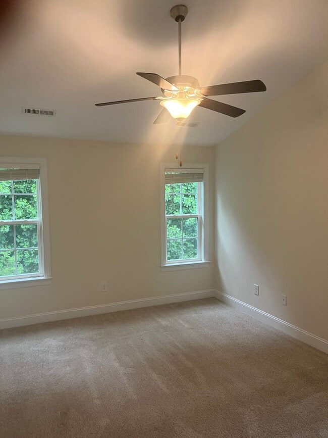 Building Photo - Brick Townhome in Walkertown NC