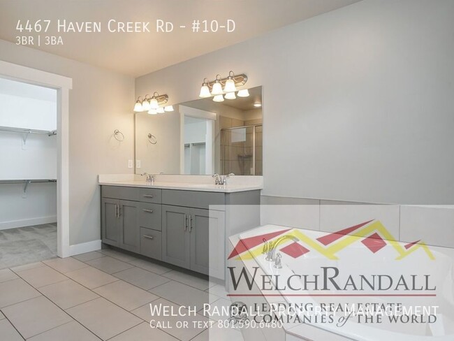 Building Photo - Spacious Townhome in West Haven