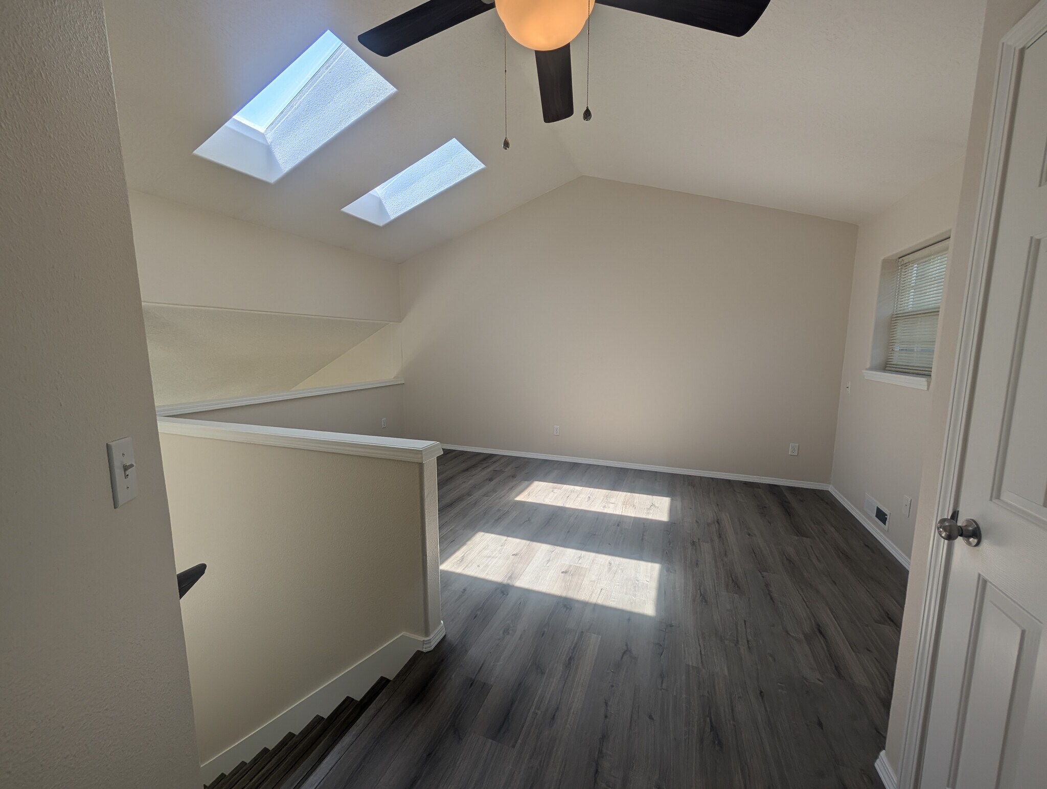 Building Photo - 6925 / 6927 Ridgetop Dr NE