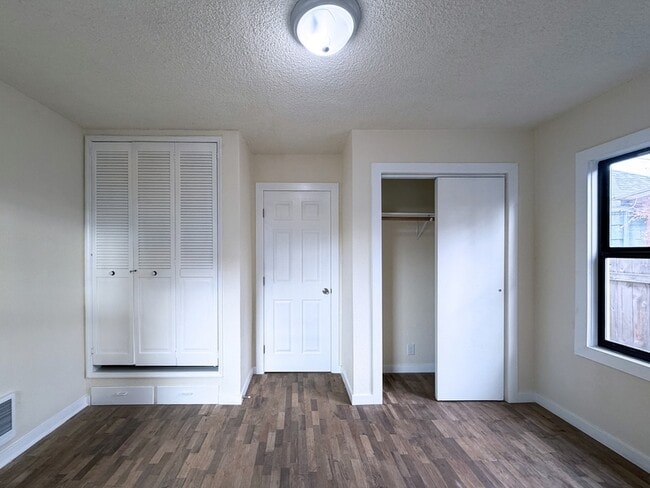 Building Photo - 960 Clark St