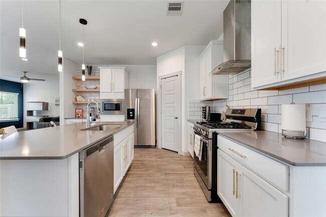 Building Photo - 12812 Barnsbury Ln