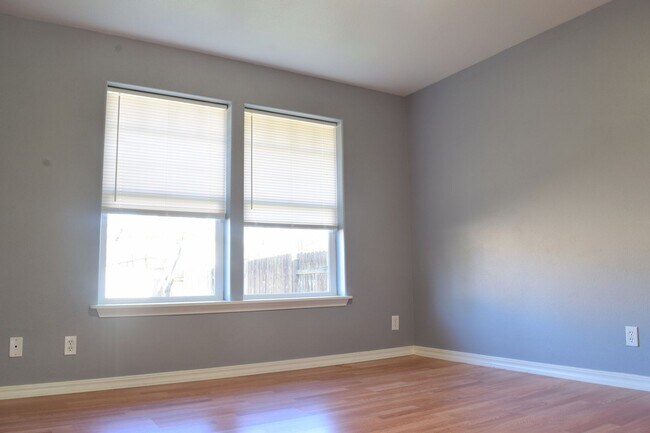 Building Photo - 1210 Osage St
