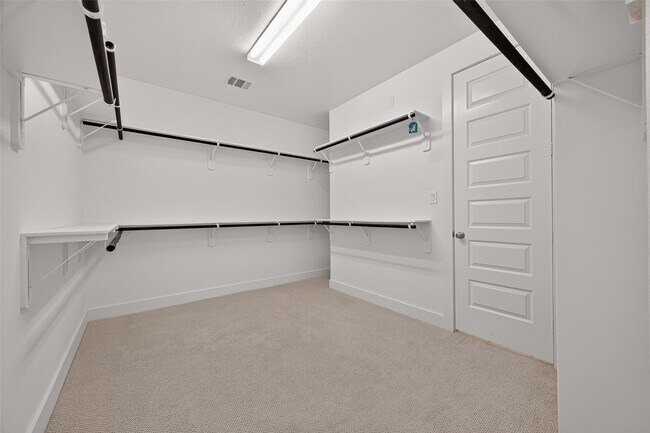 Building Photo - 25109 Pinebrook Grove Ln