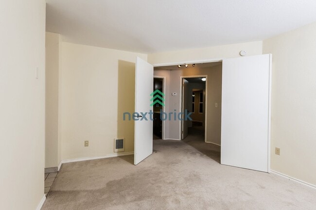 Building Photo - 3 Bed and 2 Bath Stunning Single-family Home is Available for Rent!