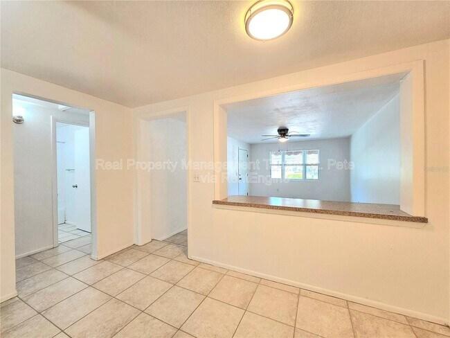 Building Photo - 611 Lyndhurst St