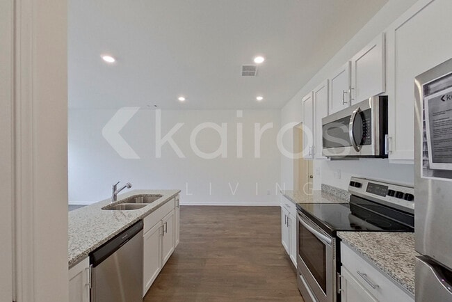 Building Photo - 221 Long Is Dr