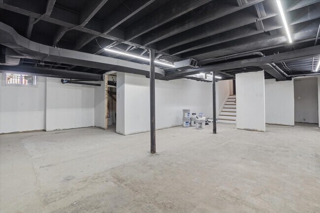 Building Photo - 297 E Lakeview Ave