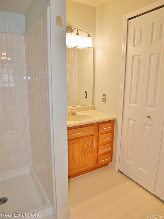 Building Photo - 5499 Seabreeze Ln