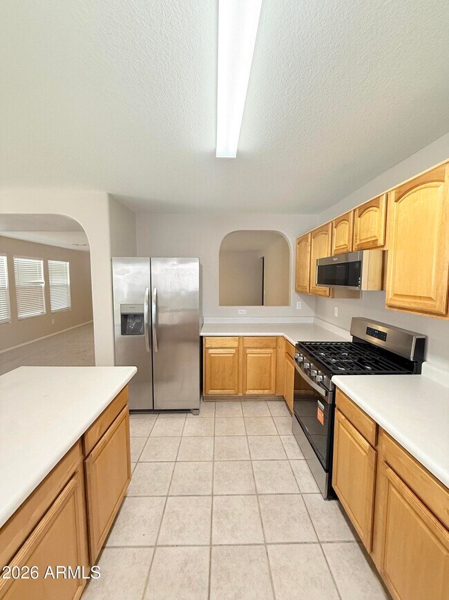 Building Photo - 434 W Fabens Ln