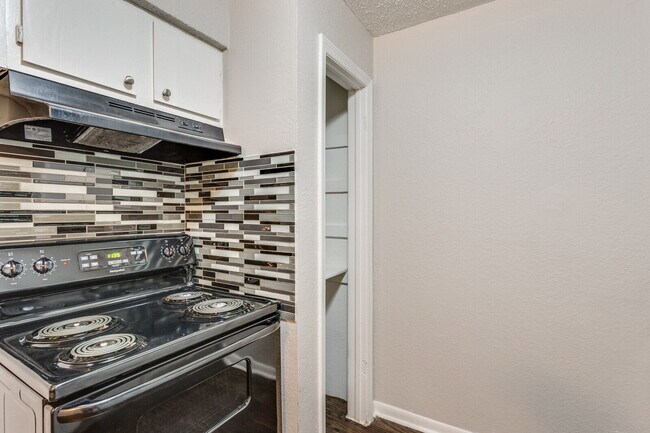 Building Photo - Cheapest 2BR in Moore - Move in Special!