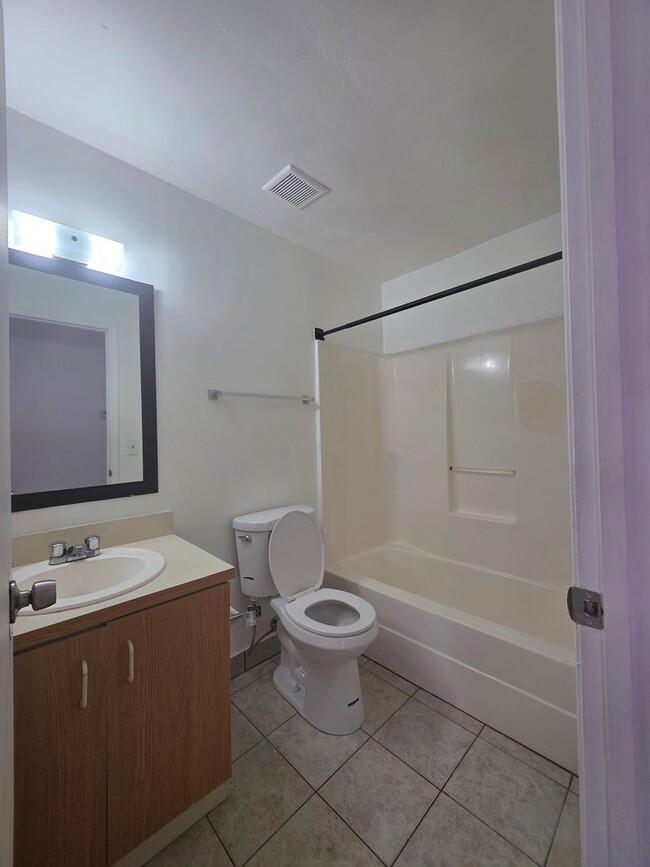 Building Photo - COMING SOON !!! 2 Bedroom 2 Bath Apartment...