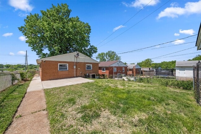 Building Photo - 3735 Koeln Ave