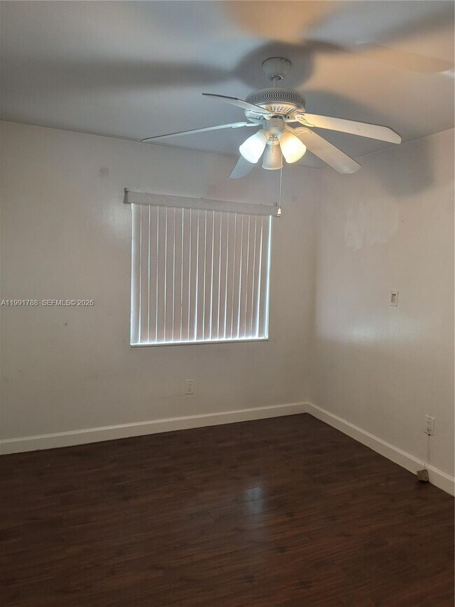 Building Photo - 850 NE 209th Terrace