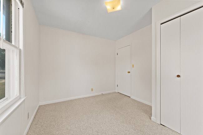 Building Photo - 405 S 7th St