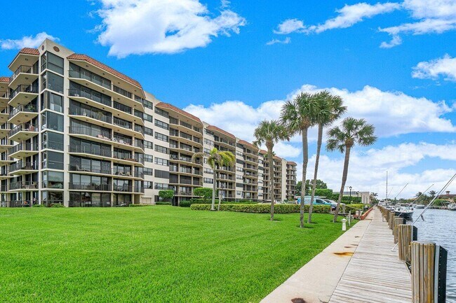 Building Photo - 899 Jeffery St