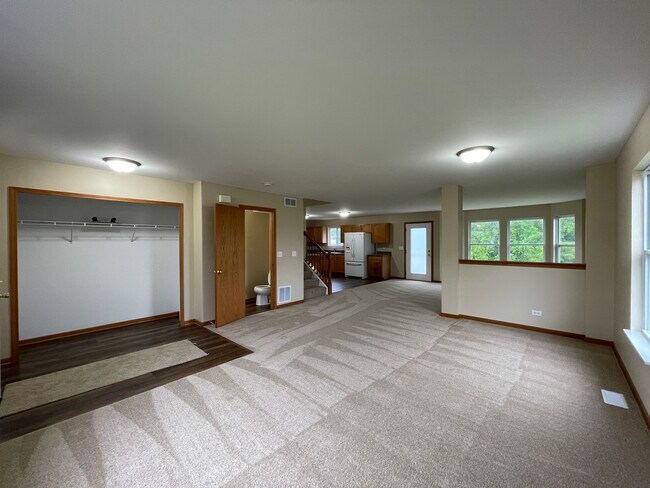 Building Photo - 649 Linda Ct