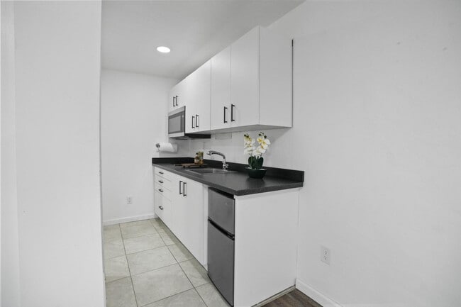 Building Photo - 1416 SW 27th St