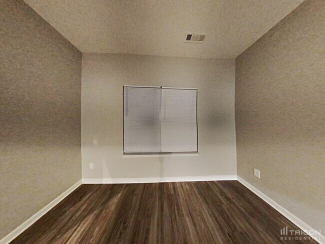 Building Photo - 1403 Peachcroft Rd