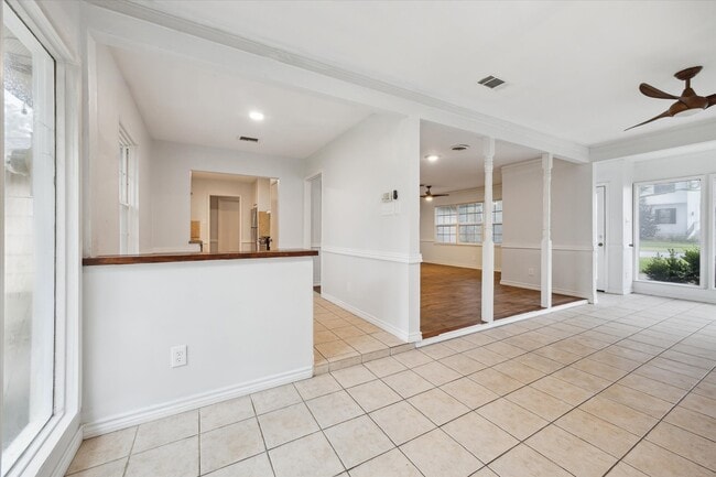 Building Photo - 5132 Mimosa Dr