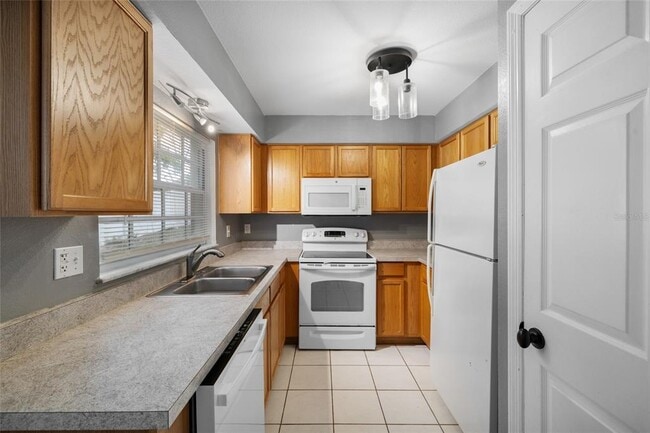 Building Photo - 37250 Embassy Pk Ln