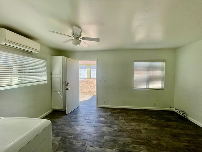 Building Photo - Joshua Tree home with views, views, views....