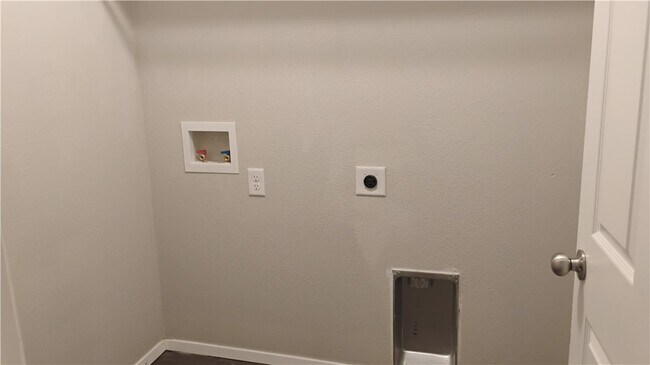 Building Photo - 1701 Forest Dr