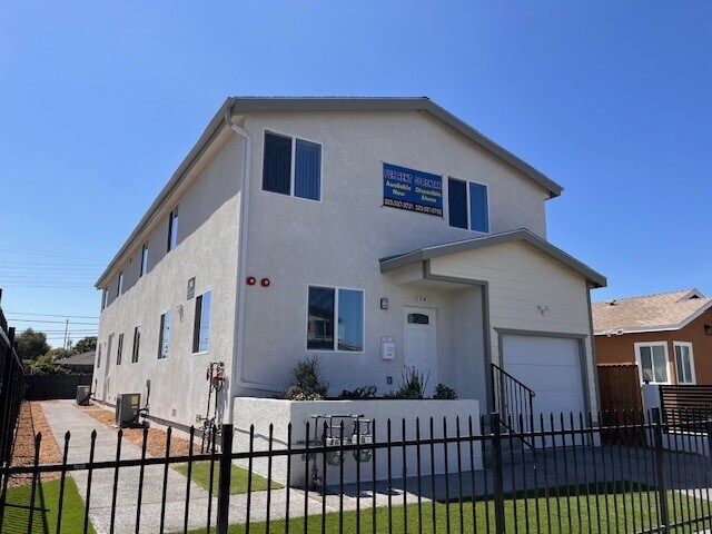 Primary Photo - 154 E 99th St