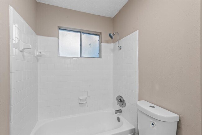 Building Photo - 4522 Mossygate Dr