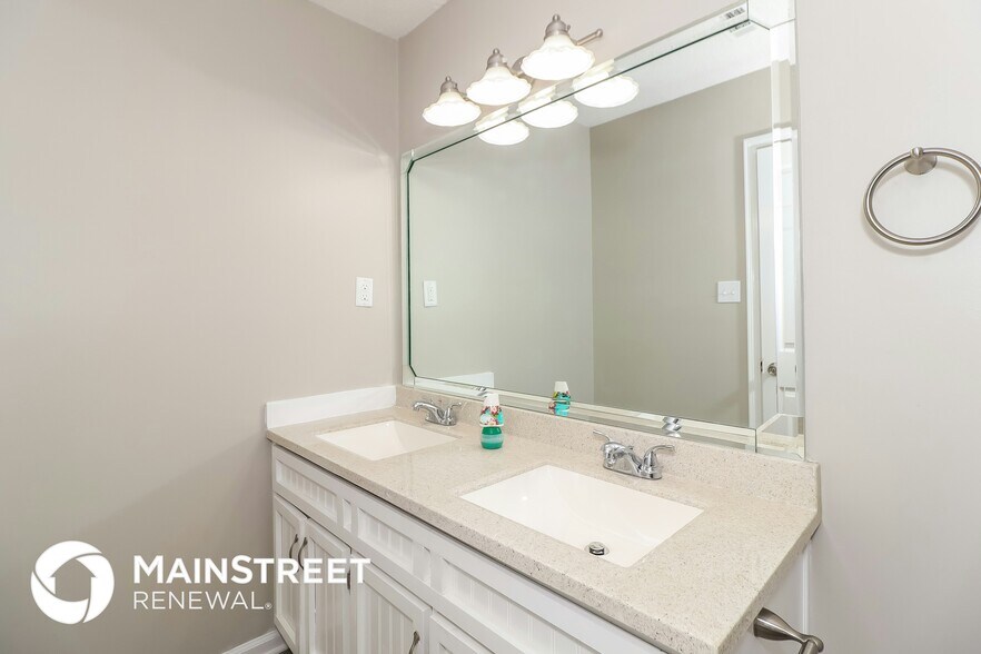 Building Photo - 770 Stonebridge Crescent