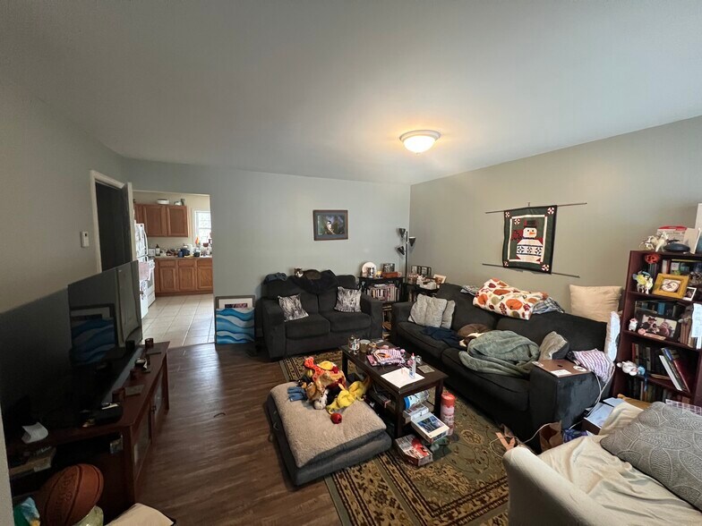 Living room - 7 Pleasant Woods