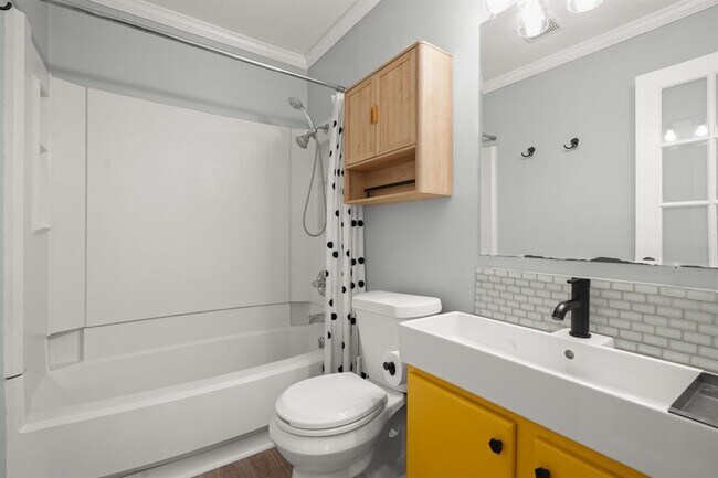 Building Photo - 7903 Bixler Dr