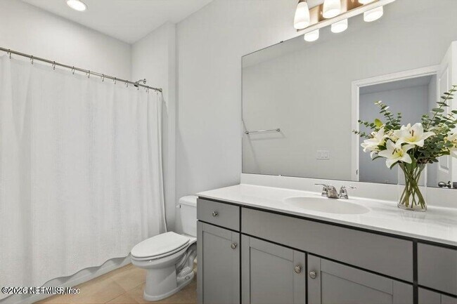 Building Photo - 260 Brandon Lks Dr